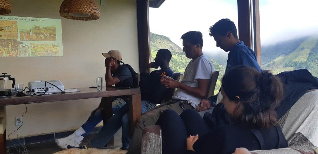 Workshop com jovens aprendizes sobre aprendizagem em agricultura