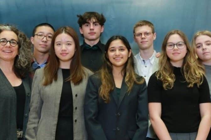 Estudantes Canadenses constroem parque em escola de Nova Friburgo.